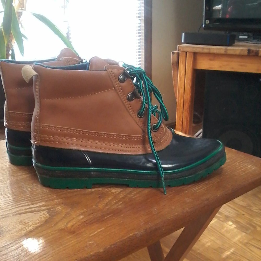 Land Rover Womens Duck Boots  size 8